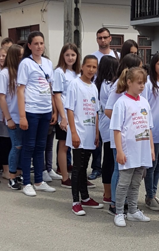 12-grup-copii-corbi-arges Tradițiile din Corbi – Moștenire Culturală și Pitoresc Pastoral