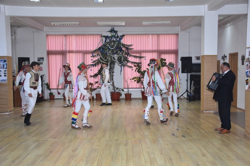 265206853_5219626611384317_5259222321737914093_n Proiectul Național de studiu al folclorului coregrafic românesc „Mlădițe românești” Ediția a V-a , 8-12 decembrie 2021 – Întorsura Buzăului, Covasna