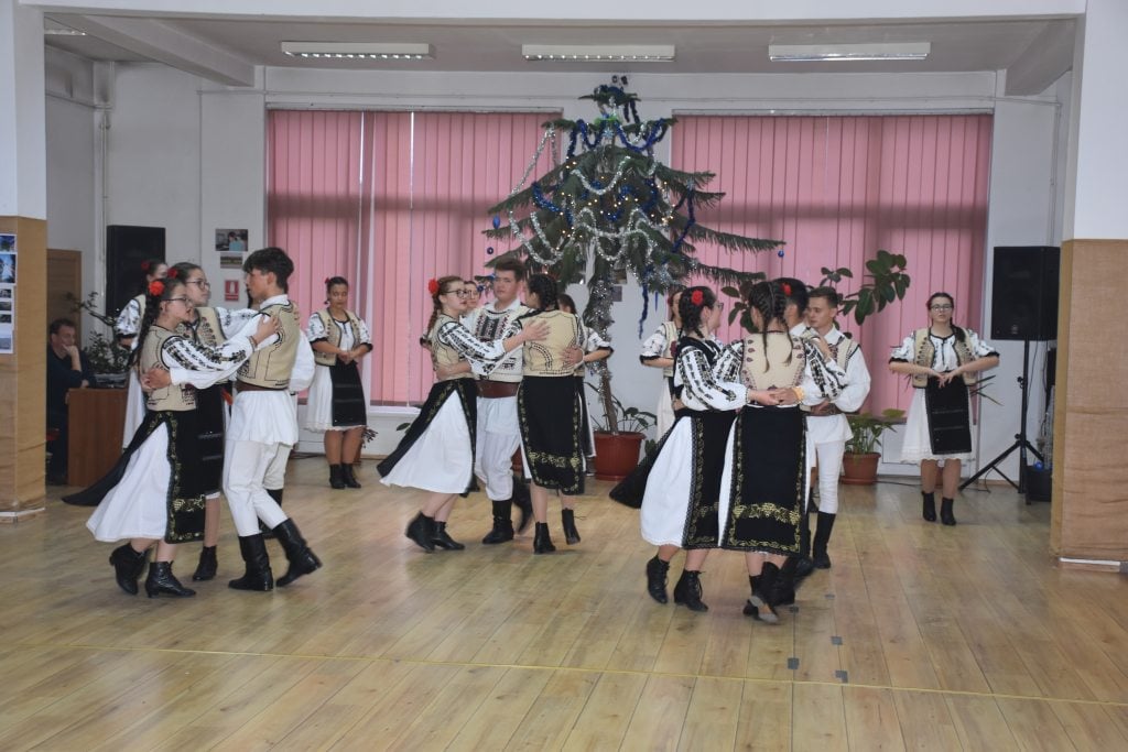 265616988_5219626704717641_6085299429834881987_n Proiectul Național de studiu al folclorului coregrafic românesc „Mlădițe românești” Ediția a V-a , 8-12 decembrie 2021 – Întorsura Buzăului, Covasna
