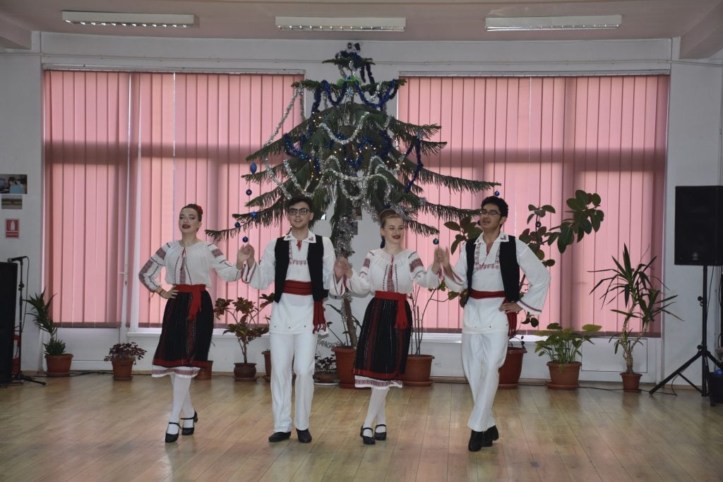 266152421_5219626521384326_3313155608557920832_n Proiectul Național de studiu al folclorului coregrafic românesc „Mlădițe românești” Ediția a V-a , 8-12 decembrie 2021 – Întorsura Buzăului, Covasna