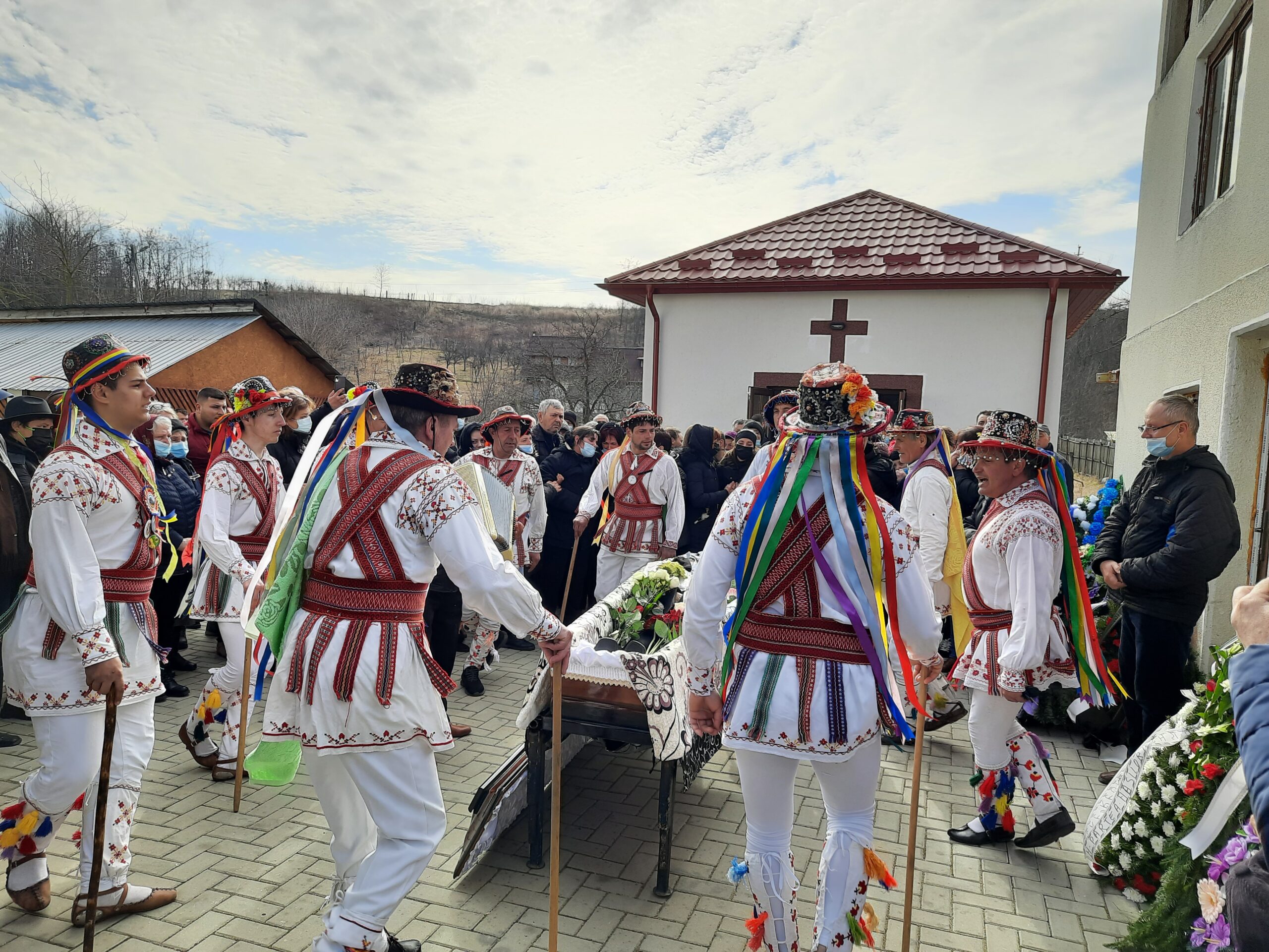 20220215_120753-scaled Gigi Marga condus pe ultimul drum în strigătele călușarilor