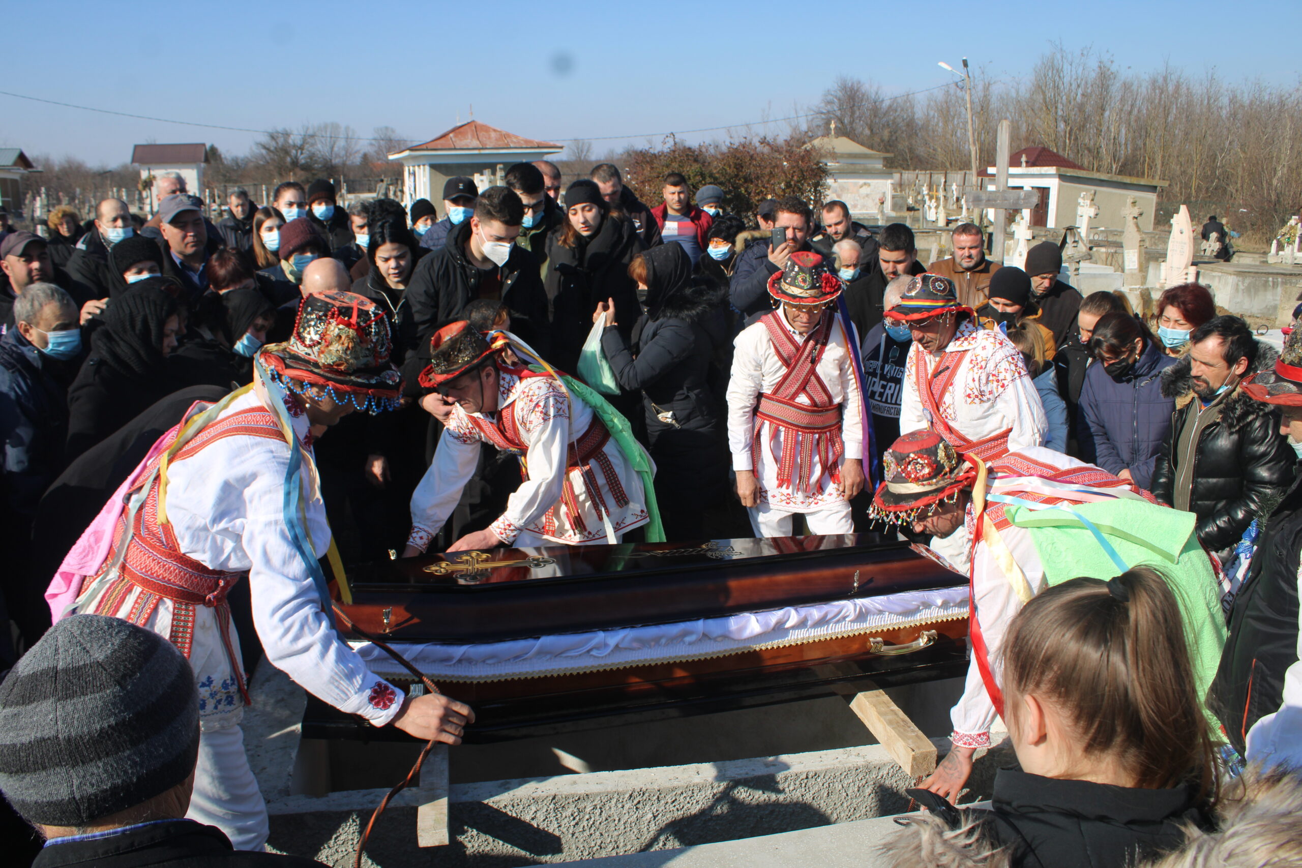 IMG_8718-scaled Gigi Marga condus pe ultimul drum în strigătele călușarilor