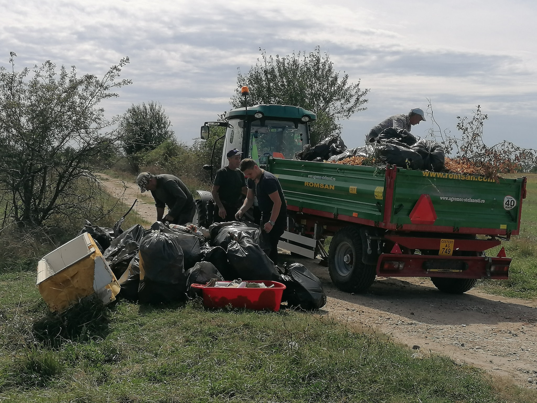 306824353_5721762031201823_8253149521508700617_n Asociația „Let’s Do It România” a organizat la Costești acțiunea „Ziua de Curățenie Națională 17 septembrie 2022”