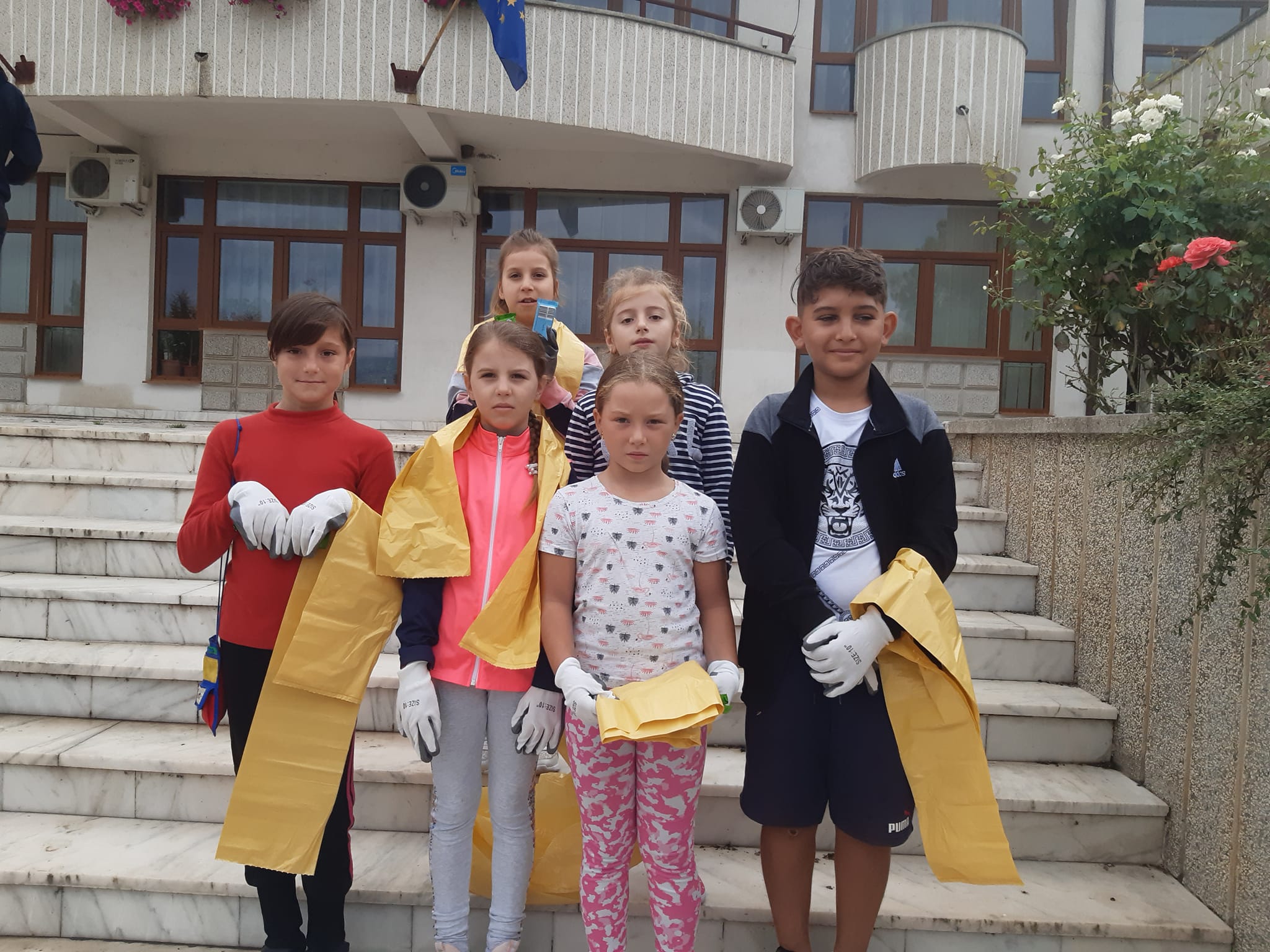 306947505_3211072909162121_8535031139893047911_n Asociația „Let’s Do It România” a organizat la Costești acțiunea „Ziua de Curățenie Națională 17 septembrie 2022”