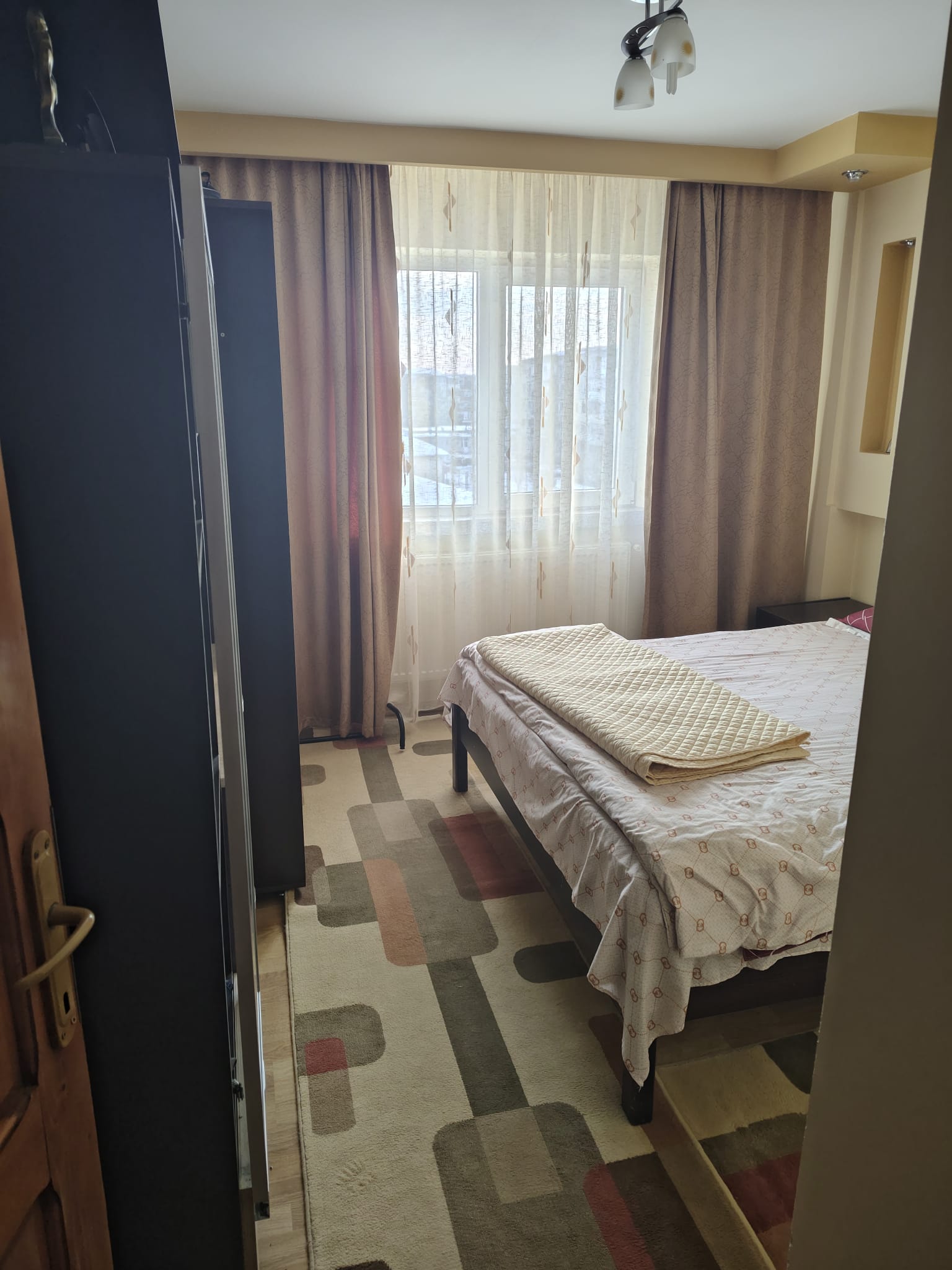 WhatsApp-Image-2025-08-27-at-12.29.15-3 Vând apartament , zonă centrală, lângă CEC Bank Costești