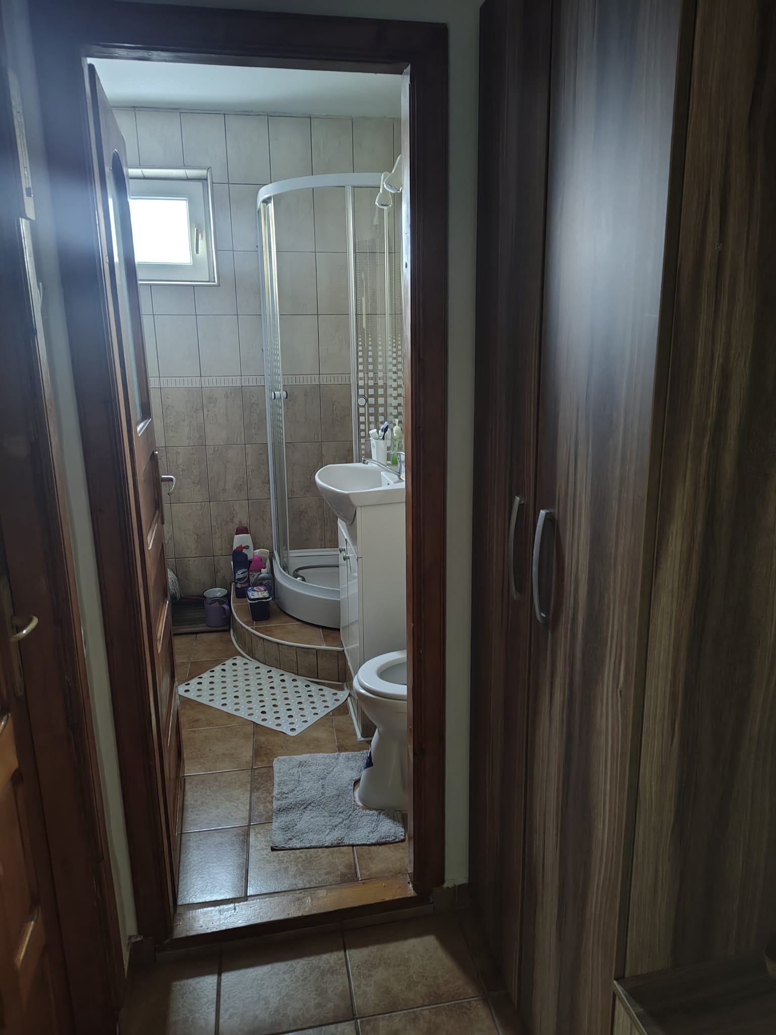 WhatsApp-Image-2025-08-27-at-12.29.15-4 Vând apartament , zonă centrală, lângă CEC Bank Costești