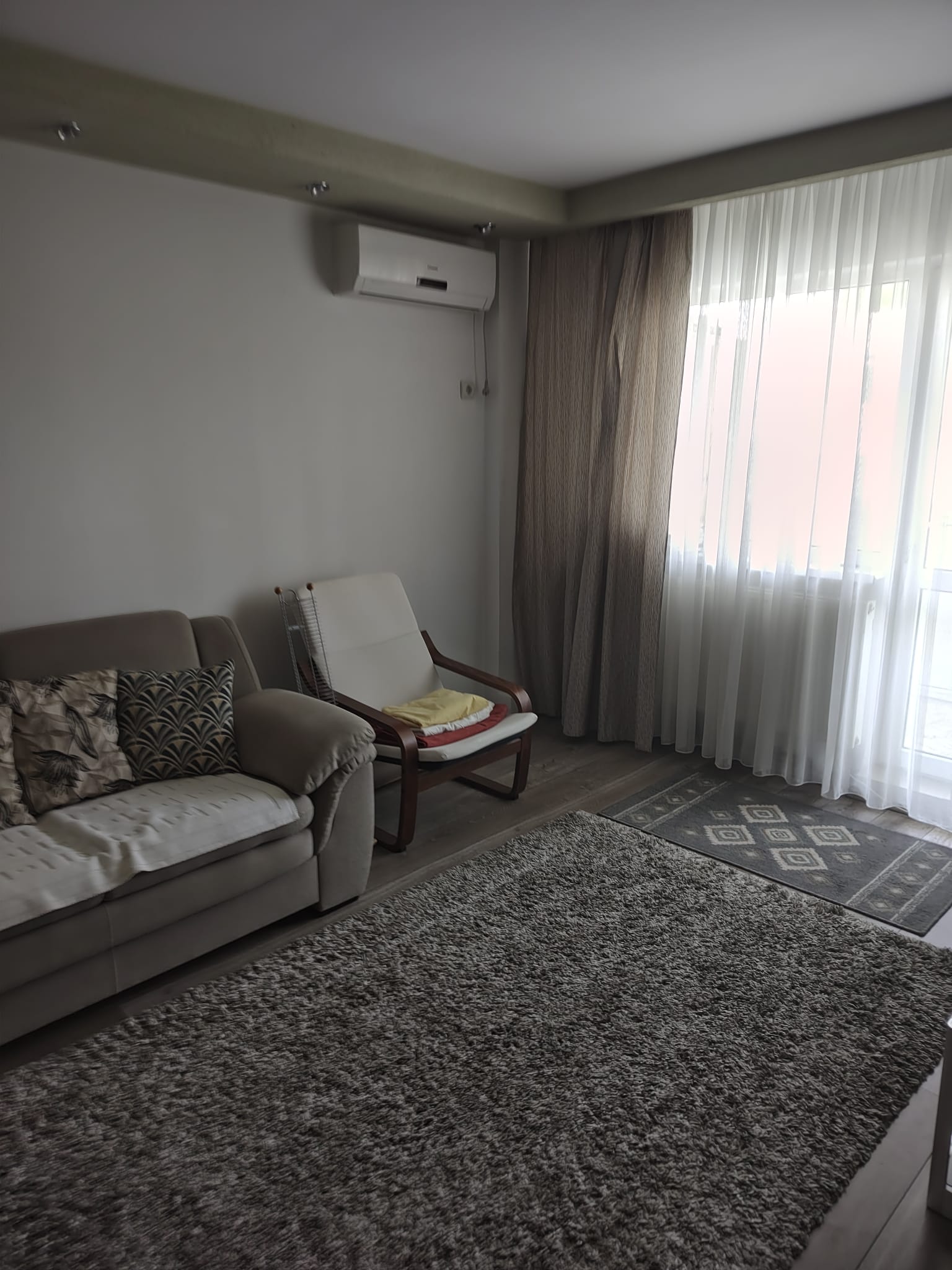 WhatsApp-Image-2025-08-27-at-12.29.16-2 Vând apartament , zonă centrală, lângă CEC Bank Costești