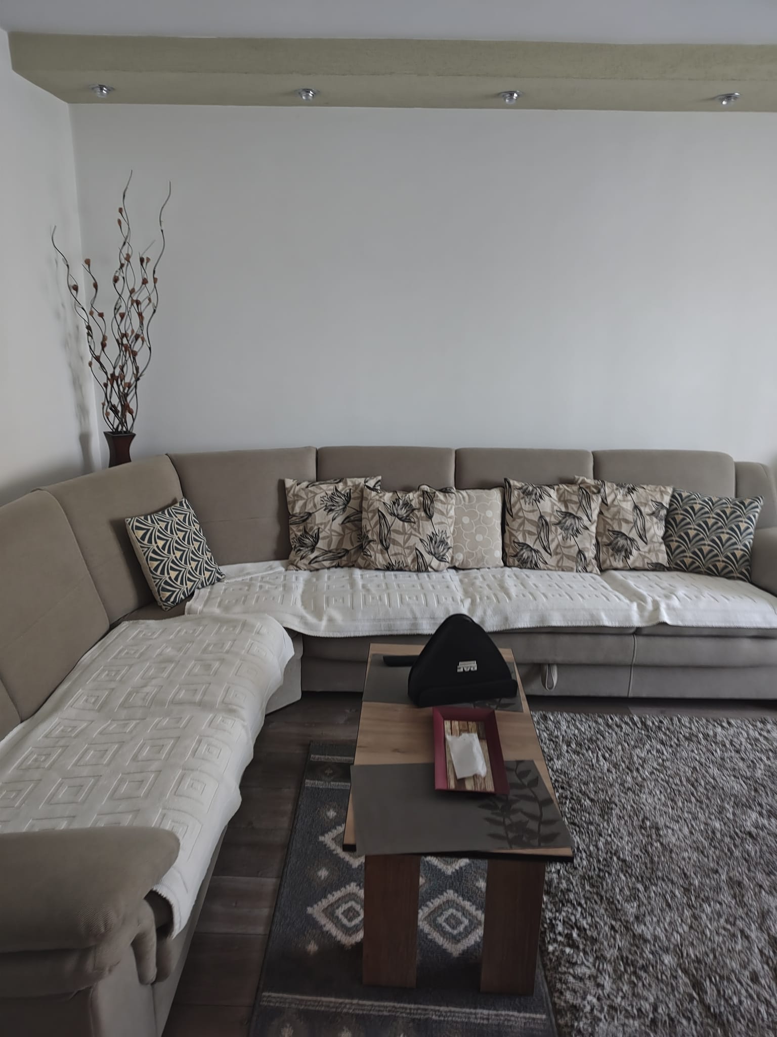 WhatsApp-Image-2025-08-27-at-12.29.16-3 Vând apartament , zonă centrală, lângă CEC Bank Costești