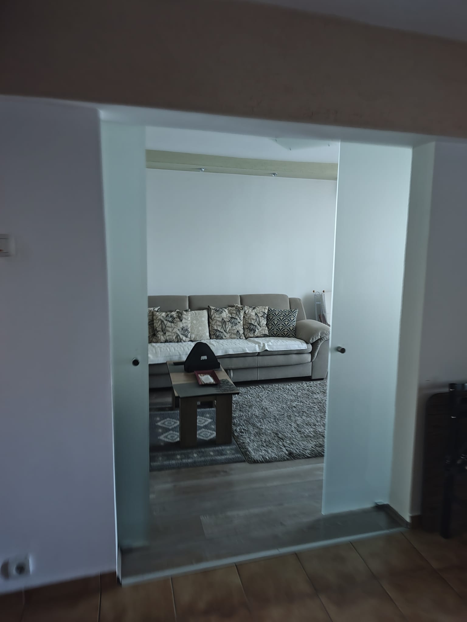 WhatsApp-Image-2025-08-27-at-12.29.16-4 Vând apartament , zonă centrală, lângă CEC Bank Costești