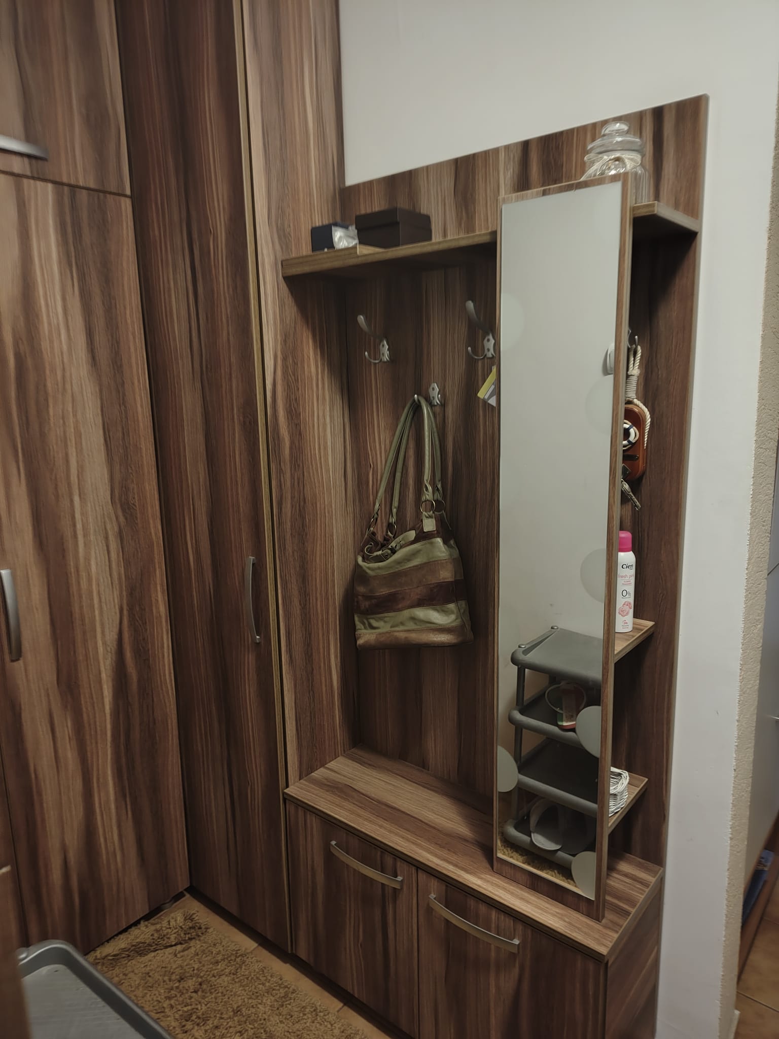 WhatsApp-Image-2025-08-27-at-12.29.16-5 Vând apartament , zonă centrală, lângă CEC Bank Costești