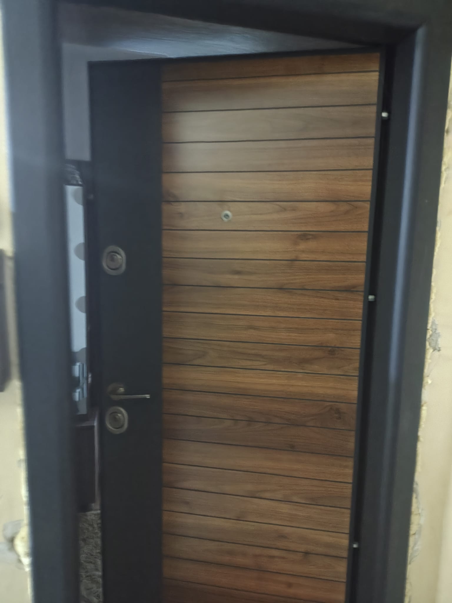 WhatsApp-Image-2025-08-27-at-12.29.16-6 Vând apartament , zonă centrală, lângă CEC Bank Costești