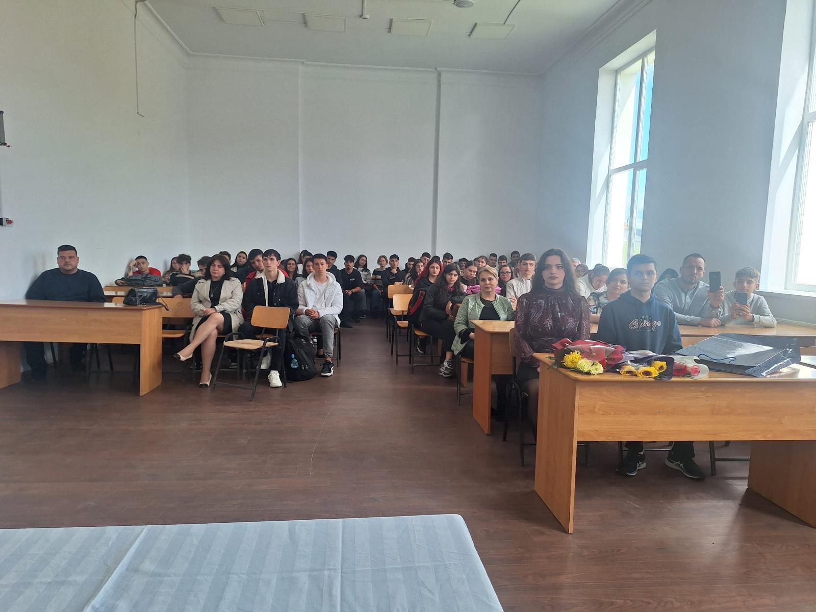 60e0844c-c28d-475a-8401-d3a11cf49056 🏅 Elevă eminentă din Buzoești, bursieră de excelență a profesorului universitar Constantin Nedea