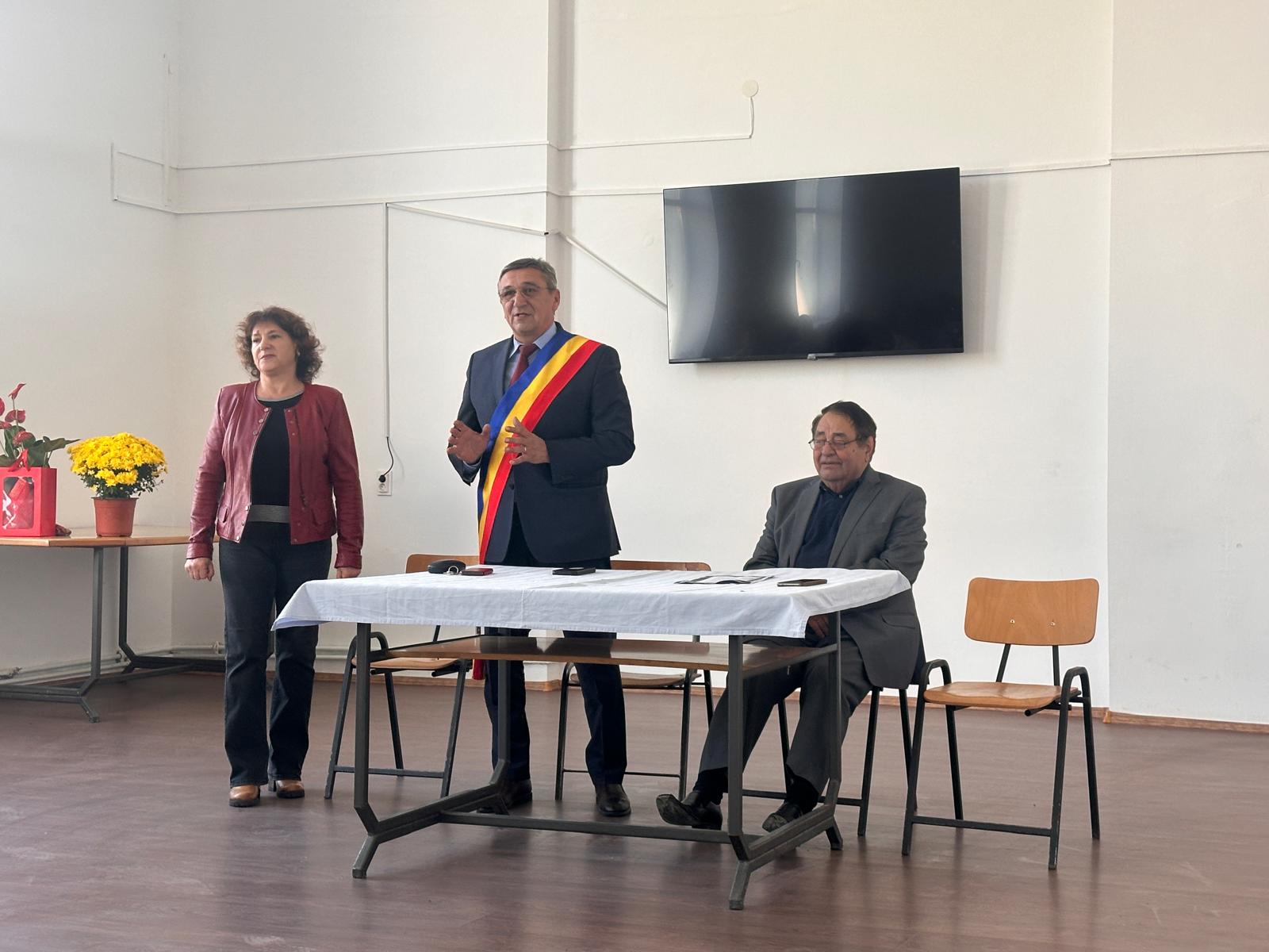 c69f4450-ca02-49d8-917a-8c4a0448ac0d 🏅 Elevă eminentă din Buzoești, bursieră de excelență a profesorului universitar Constantin Nedea