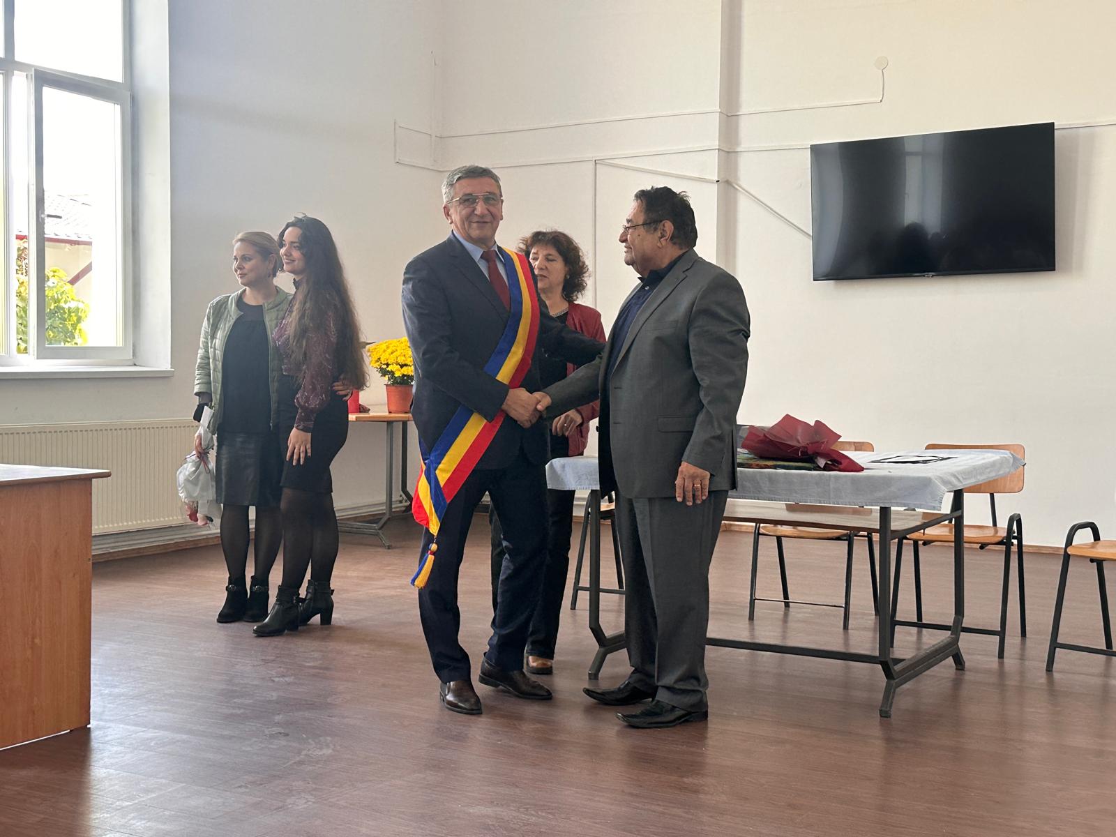 f788ad78-30f9-4caf-a1b0-802ad465e8a4 🏅 Elevă eminentă din Buzoești, bursieră de excelență a profesorului universitar Constantin Nedea