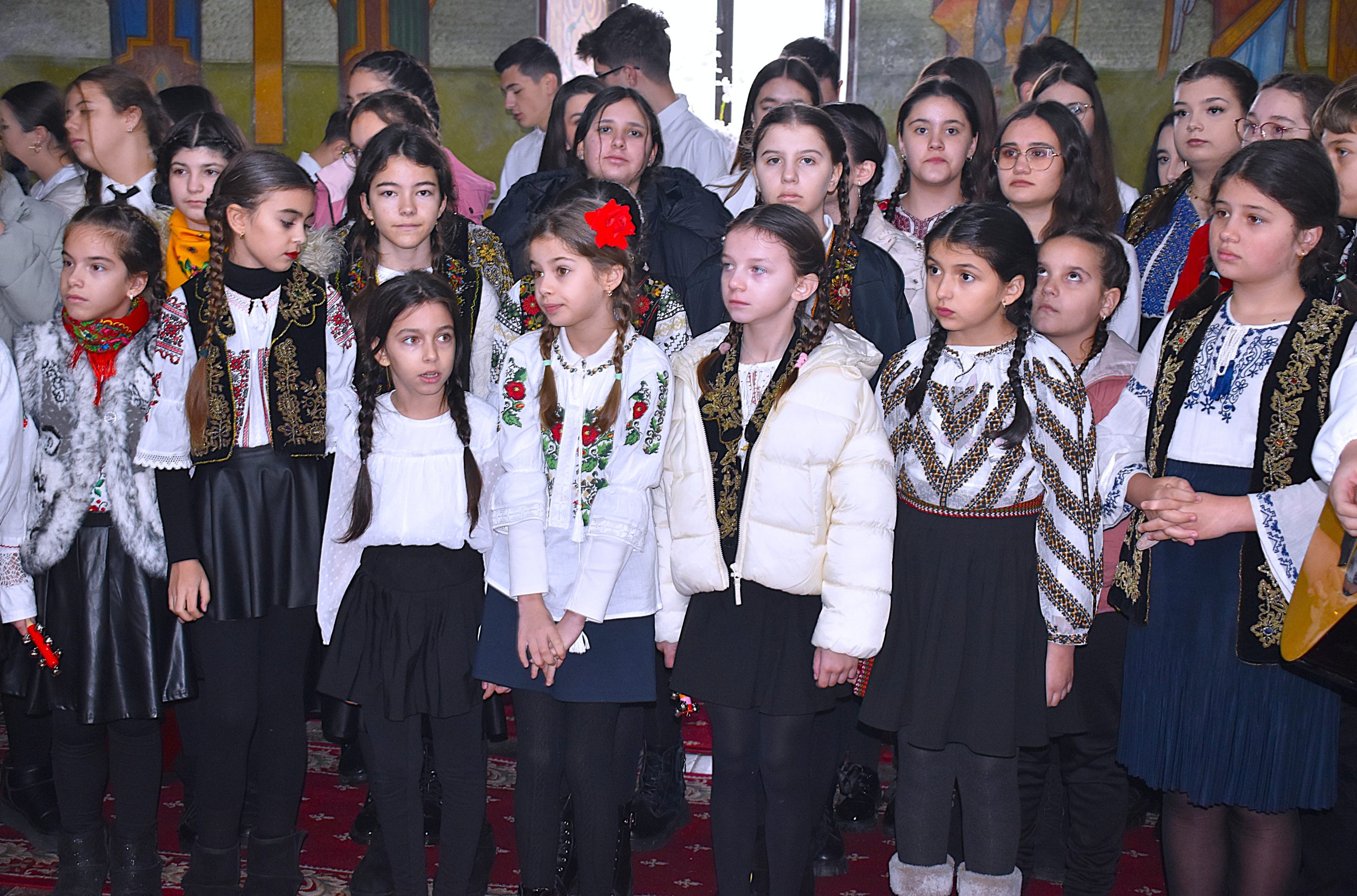 DSC_0102-scaled Colindul copiilor care a devenit tradiție – Lumina Crăciunului, la Costești