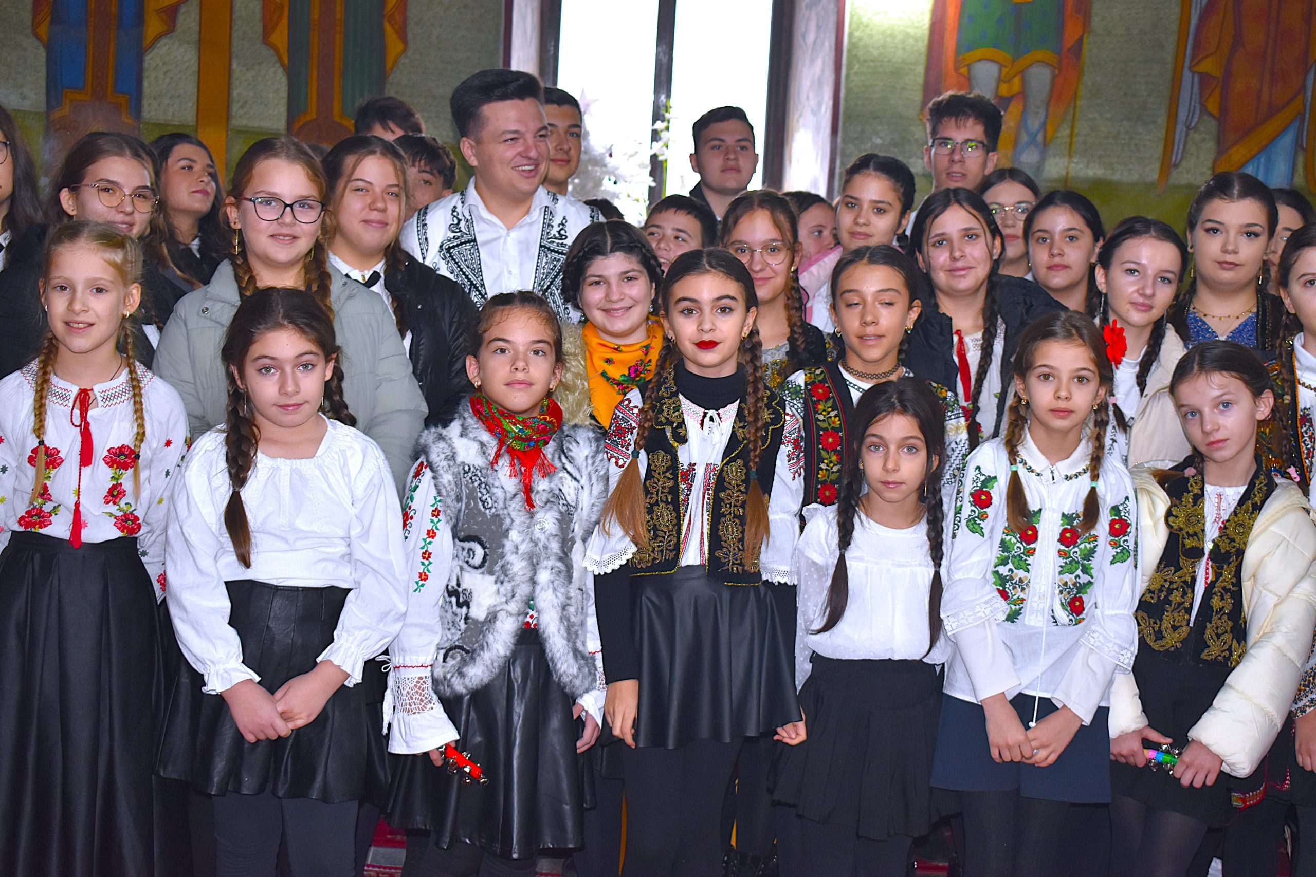 DSC_0256-scaled Colindul copiilor care a devenit tradiție – Lumina Crăciunului, la Costești