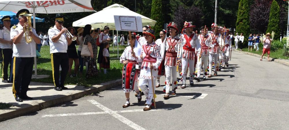 Povestea participării Ansamblului Folcloric „Mugurelul” Costești la cea de-a XII-a ediție a Festivalului „Joc și cânt la Breaza – 731093501_920197687747443_1372184406008713310_n