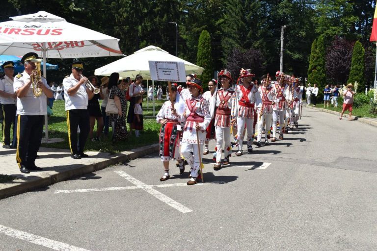 Povestea participării Ansamblului Folcloric „Mugurelul” Costești la cea de-a XII-a ediție a Festivalului „Joc și cânt la Breaza – 731093501_920197687747443_1372184406008713310_n