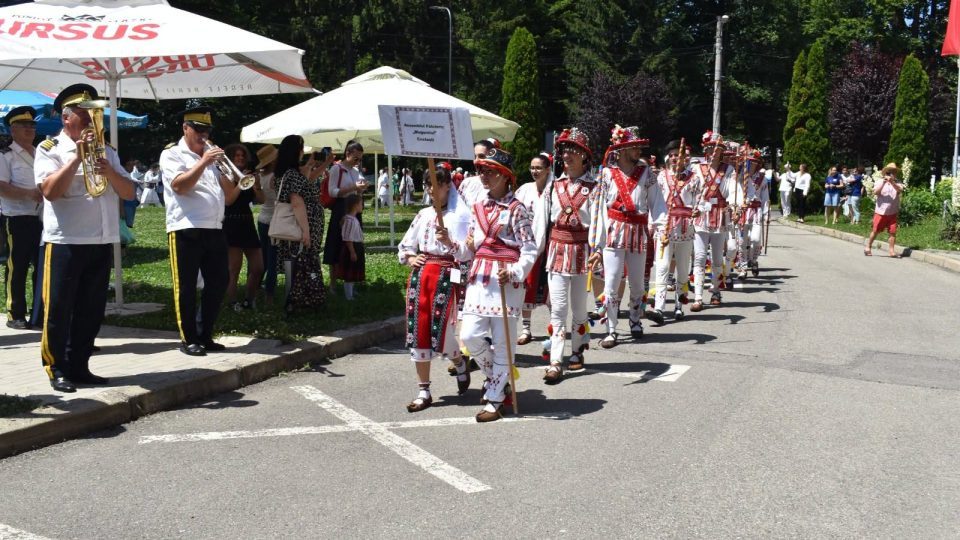 Povestea participării Ansamblului Folcloric „Mugurelul” Costești la cea de-a XII-a ediție a Festivalului „Joc și cânt la Breaza – 731093501_920197687747443_1372184406008713310_n