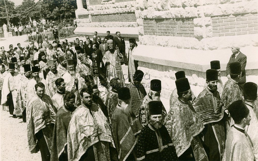 Procesiunea clerului în jurul Catedralei din Costești, 21 iulie 1935.