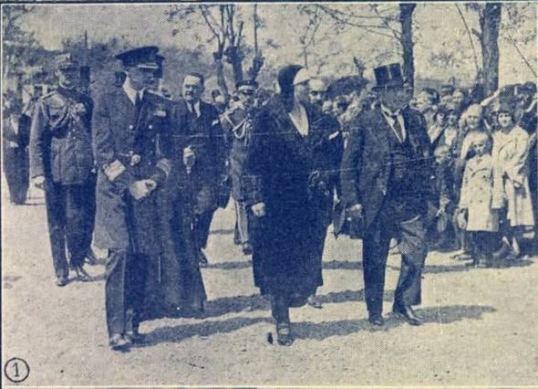 Regina-văduvă Maria, Prințul-Regent Nicolae și oficialități vizitează Costeștiul.