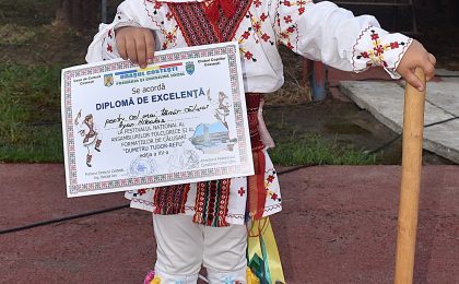 Ayan Nikolas cel mai tânăr călușar participant la Festivalul Dumitru Tudor-Refu din Costești