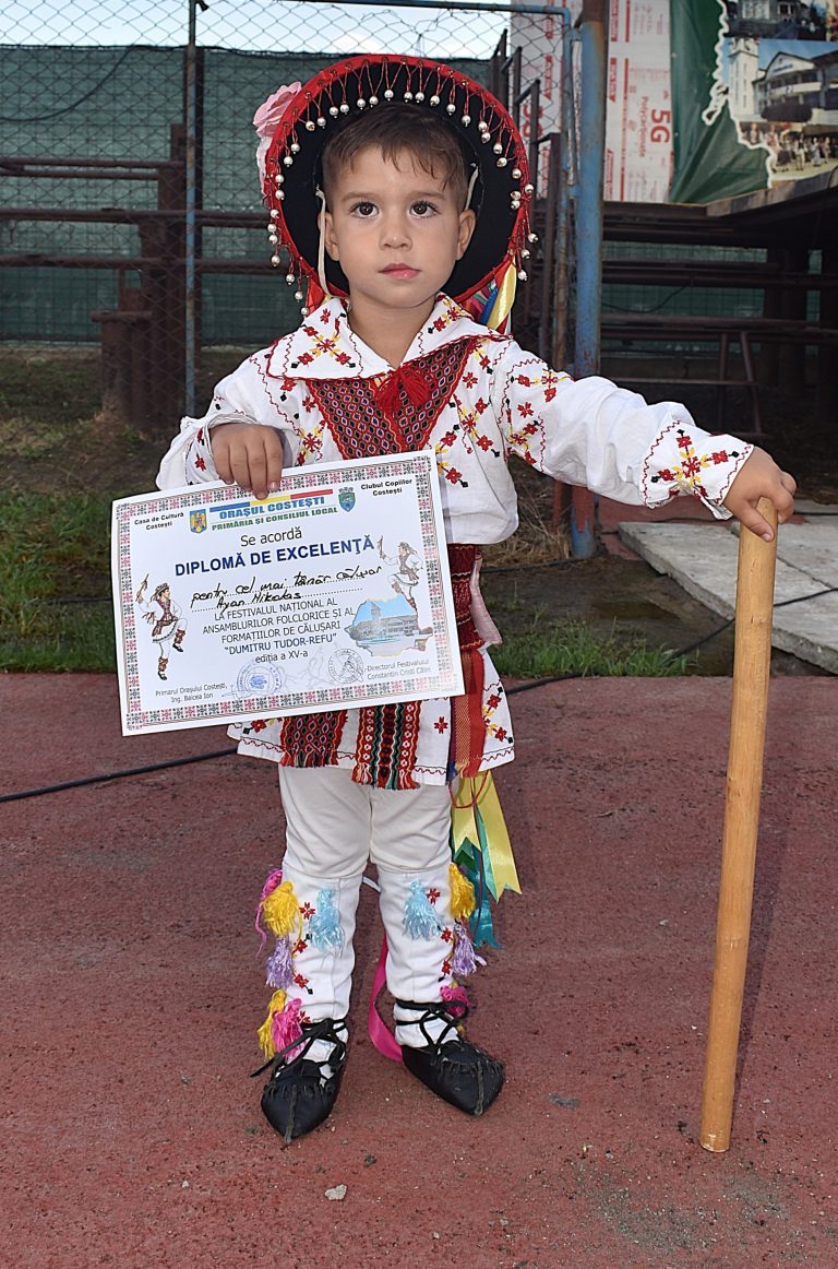 Ayan Nikolas cel mai tânăr călușar participant la Festivalul Dumitru Tudor-Refu din Costești