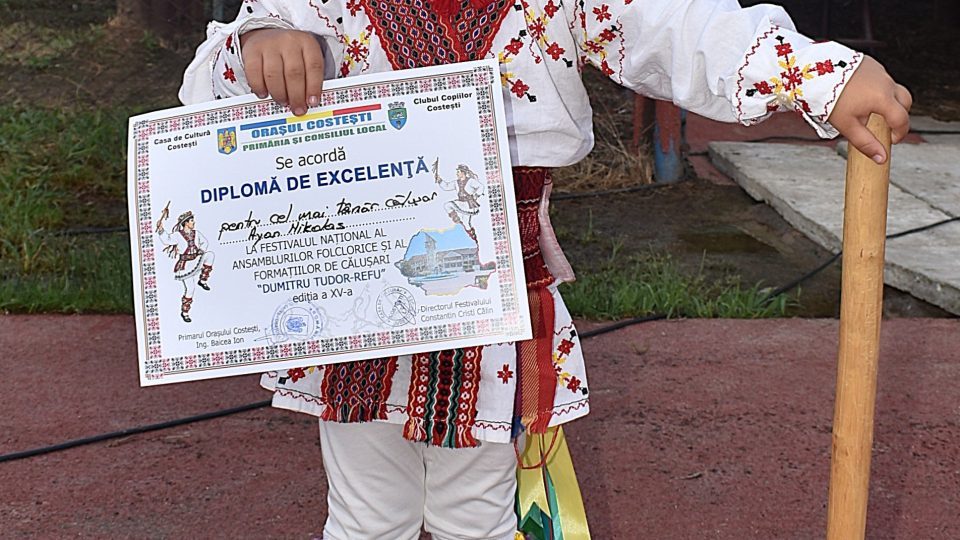 Ayan Nikolas cel mai tânăr călușar participant la Festivalul Dumitru Tudor-Refu din Costești