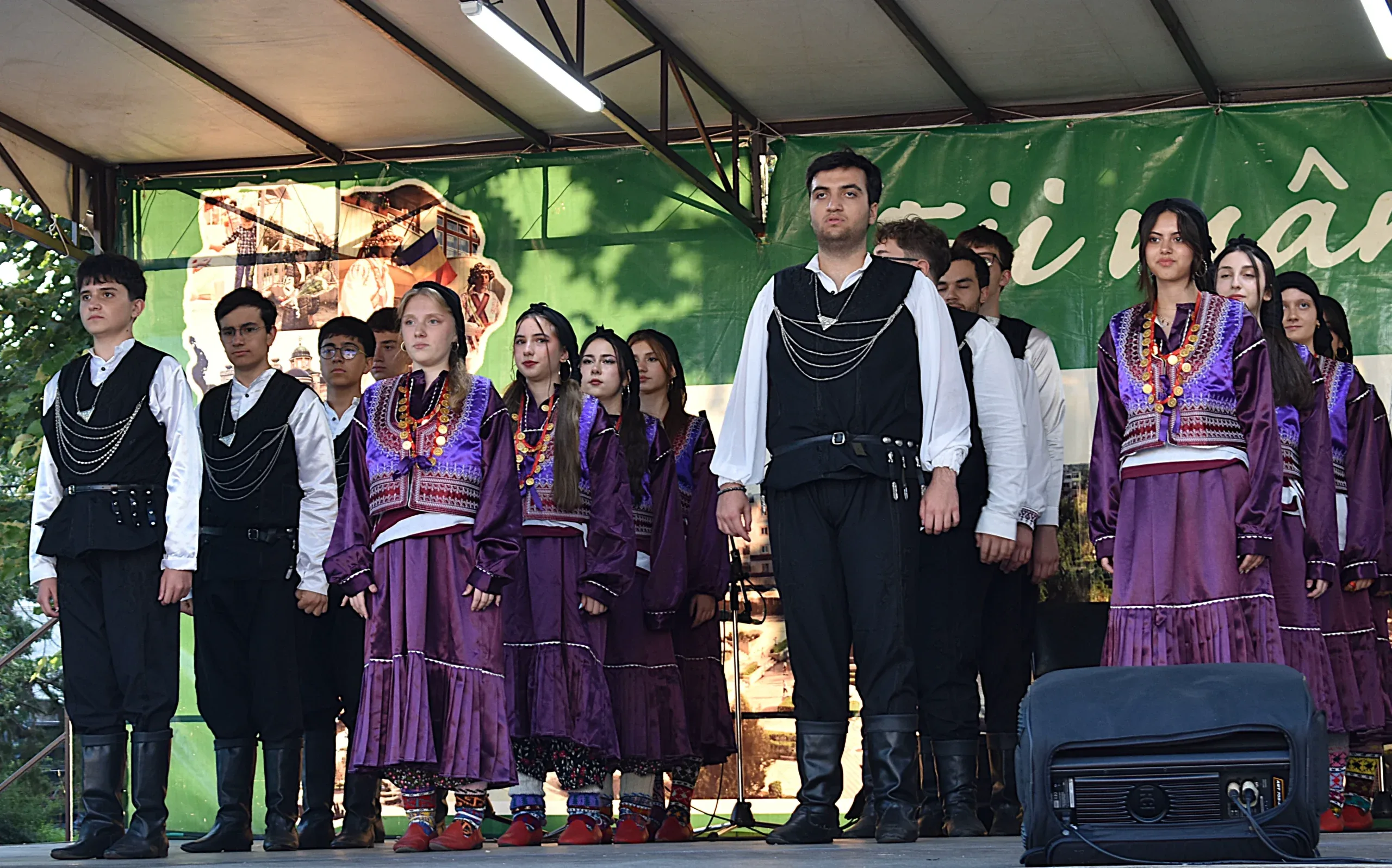 İç Anadolu Folklor Dernekleri Federasyonu din Turcia evoluând la Festivalul Internațional de Folclor „Carpați” din Costești, la 10 iulie 2026.